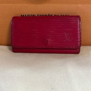 100% Authentic Louis Vuitton Red Epi Leather 4 Key Cles